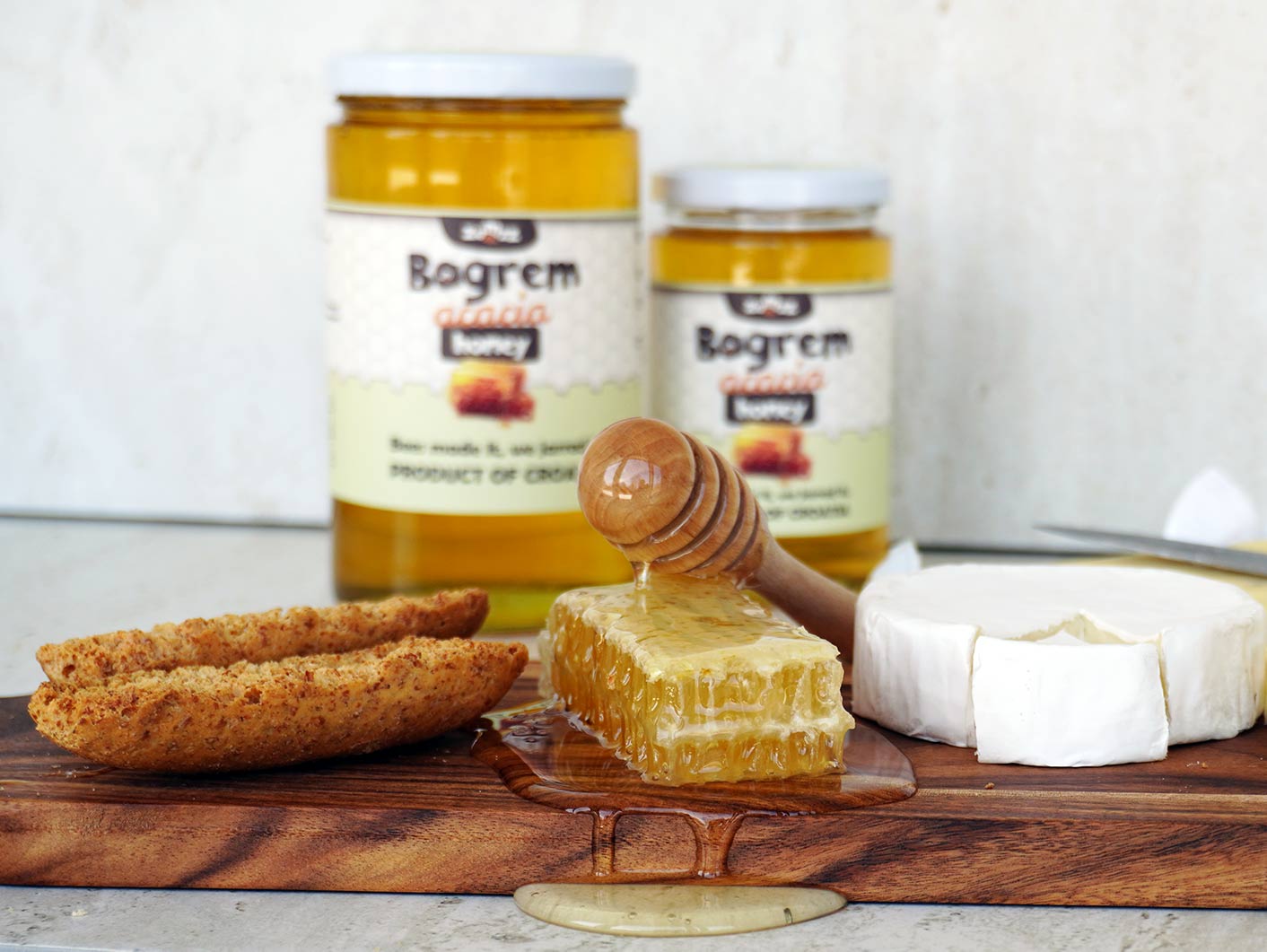 Zumzz Acacia, natural light bee honey with a mild taste